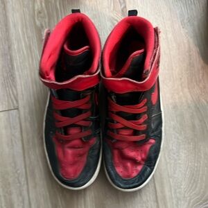 Jordan 1 fly-ease sz 9.5